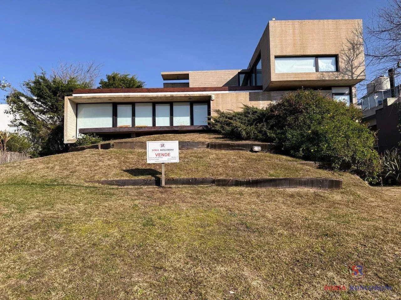 Casa La Ballena, propiedad de categoría a metros del mar. - Imagen 1