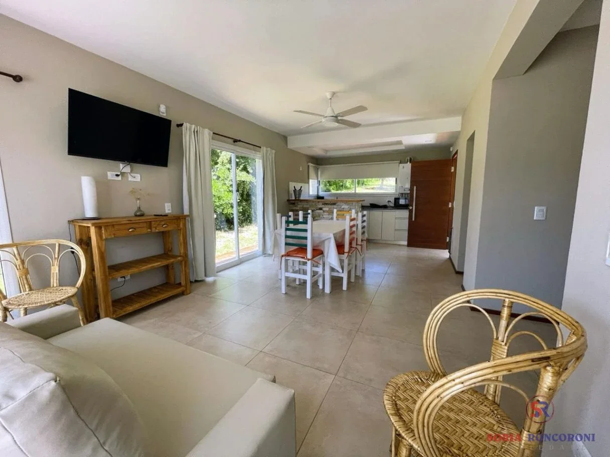 Casa en alquiler temporario de 2 dormitorios en Mar Azul - Imagen 2