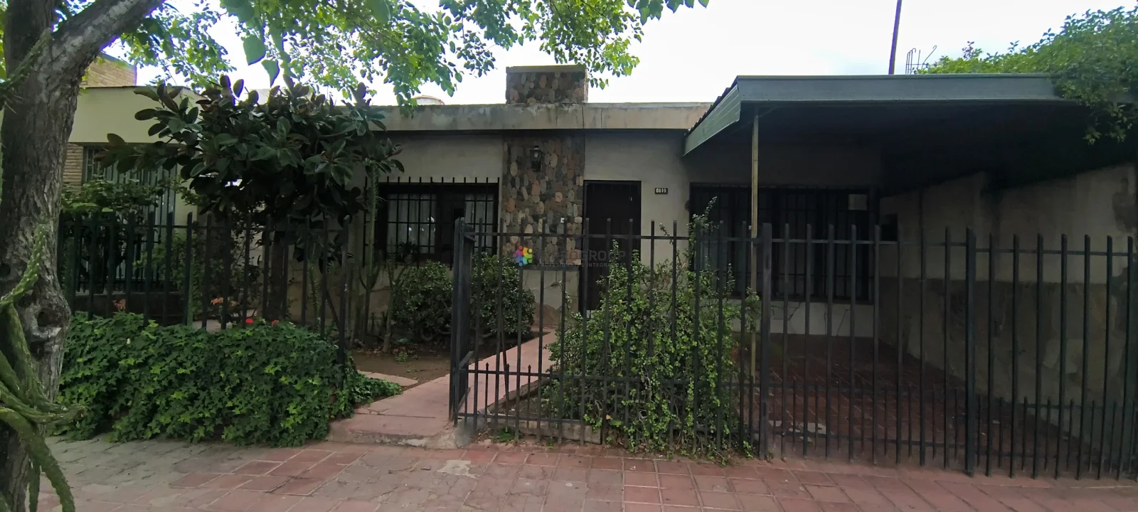 Casa en venta c/ cochera en Villa Nueva - Imagen 1