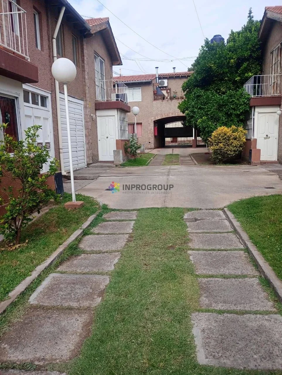 Dúplex en alquiler c/ cochera en 4.ª Sección Área Fundacional - Imagen 2