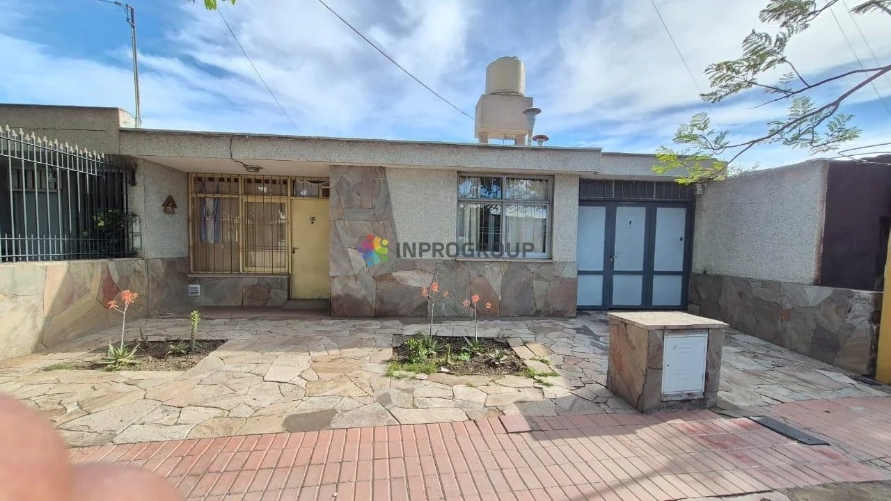 Casa con departamento en venta en Godoy Cruz - Imagen 2