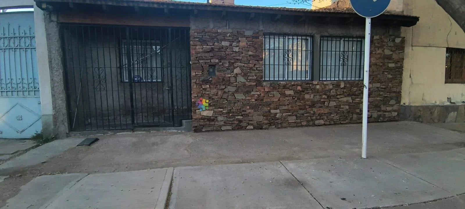 Casa en alquiler c/ cochera en Dorrego - Imagen 1