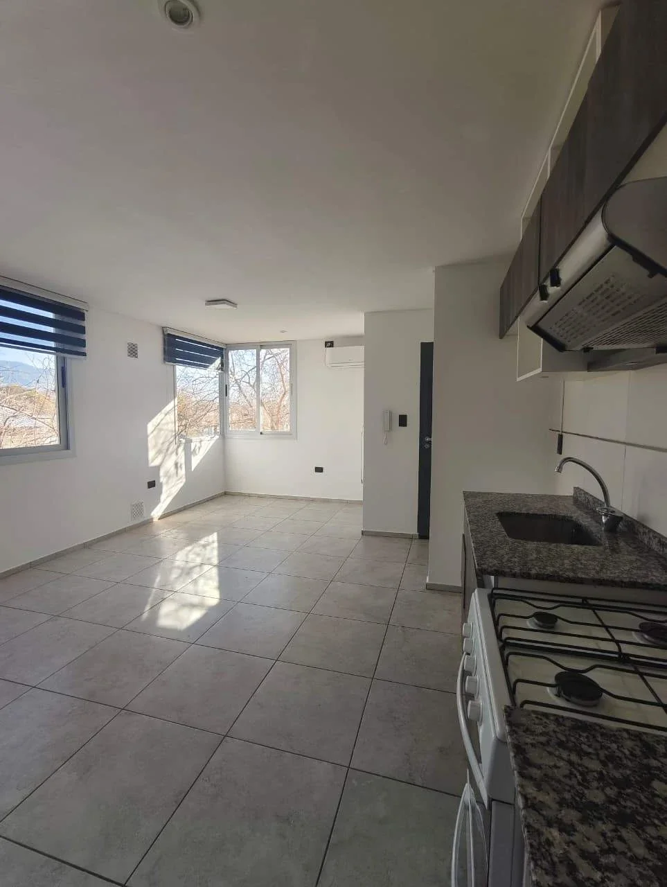 Departamento en alquiler c/ cochera en Godoy Cruz - Imagen 3
