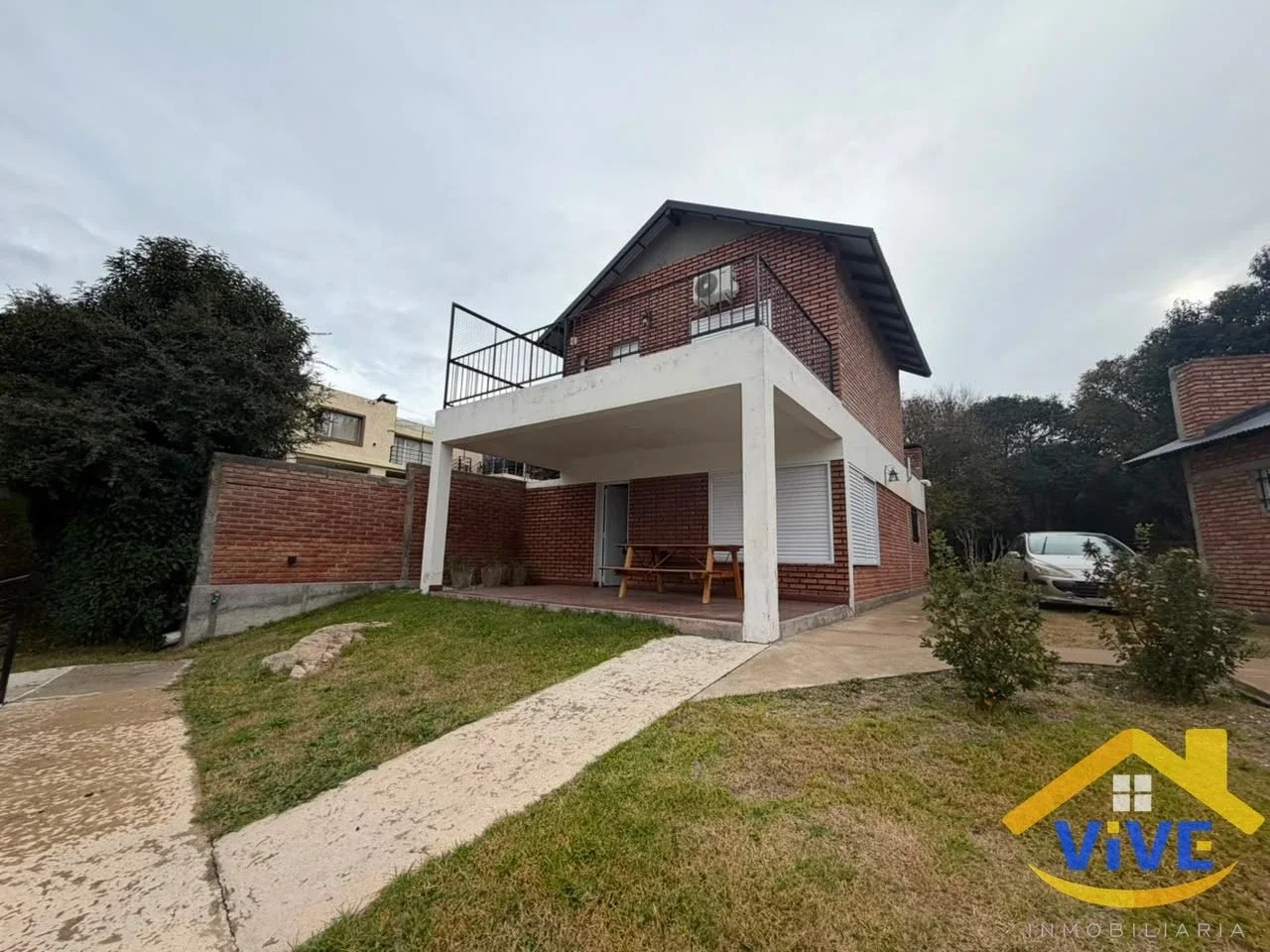 Casa en alquiler c/ cochera en La Falda - Imagen 2