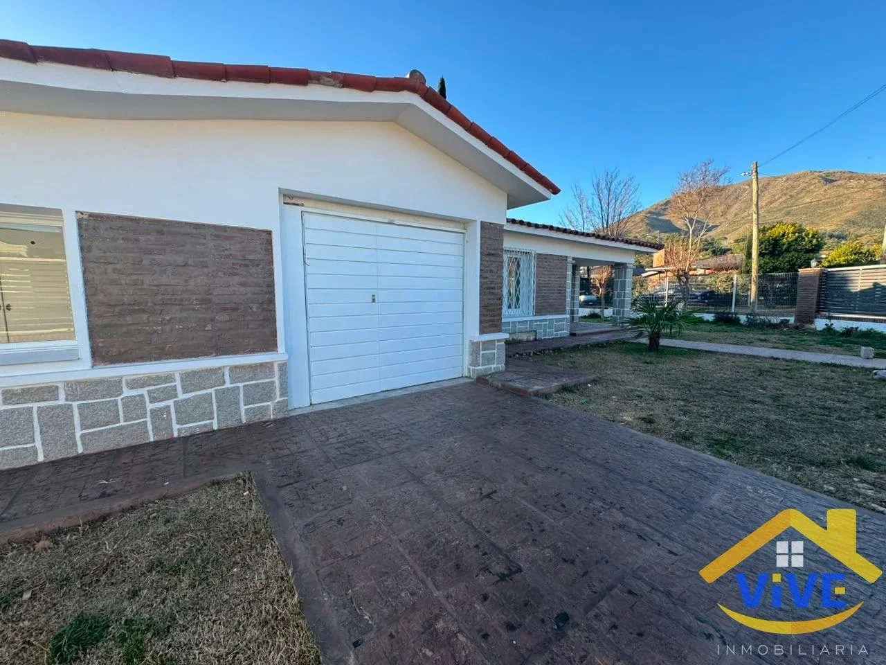 Casa en venta c/ cochera en La Falda - Imagen 2