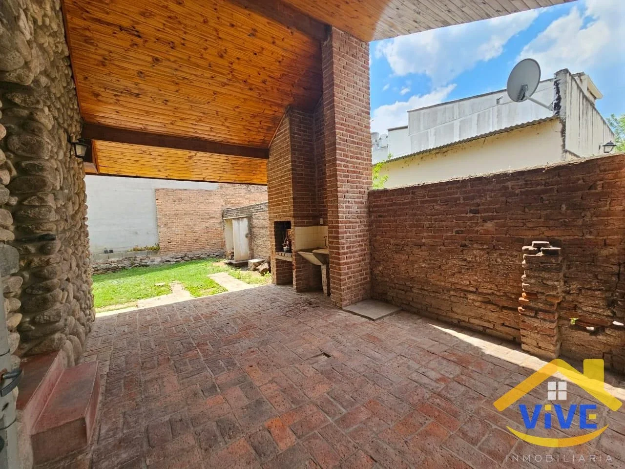 Casa en venta de 2 dormitorios c/ cochera en Cosquín - Imagen 2