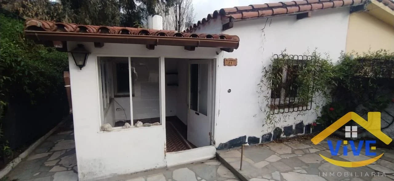 Casa en venta c/ cochera en La Falda - Imagen 1