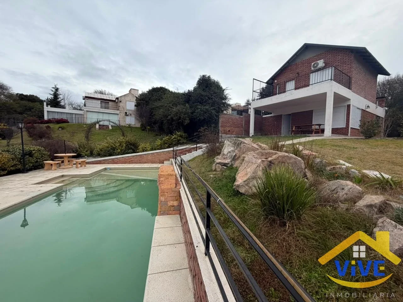 Casa en alquiler c/ cochera en La Falda - Imagen 1