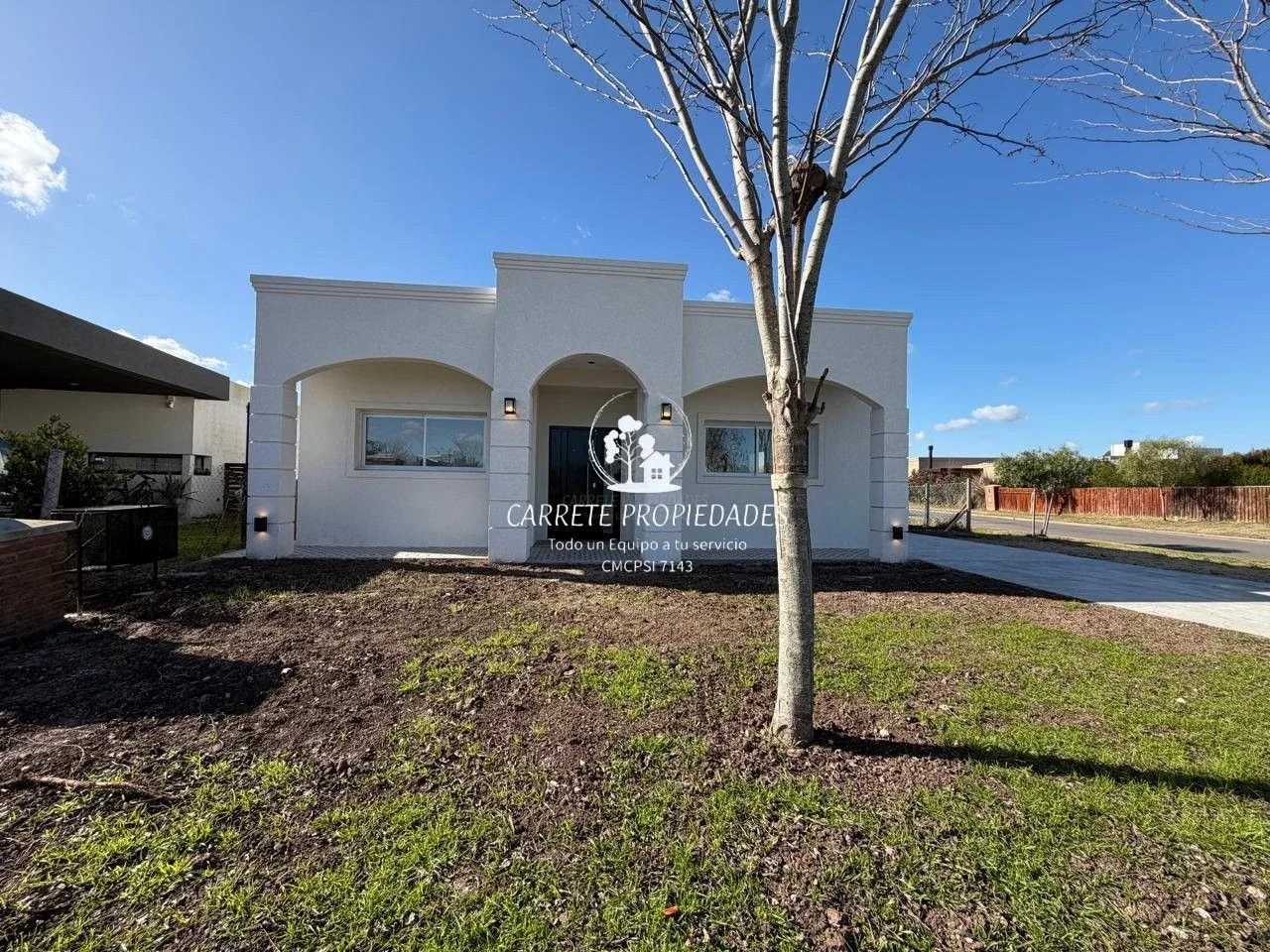 Casa de 5 ambientes en lote central en venta. Barrio San Ramón. Pilar del Este - Imagen 1