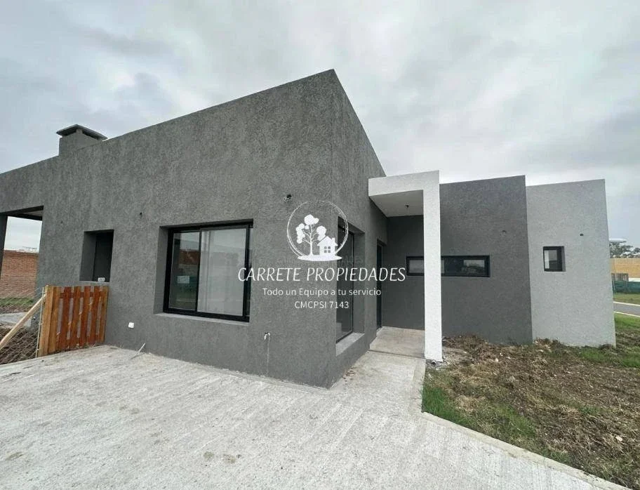 Casa en venta de 4 ambientes Moderna. Barrio Santa Lucia. Pilar - Imagen 1