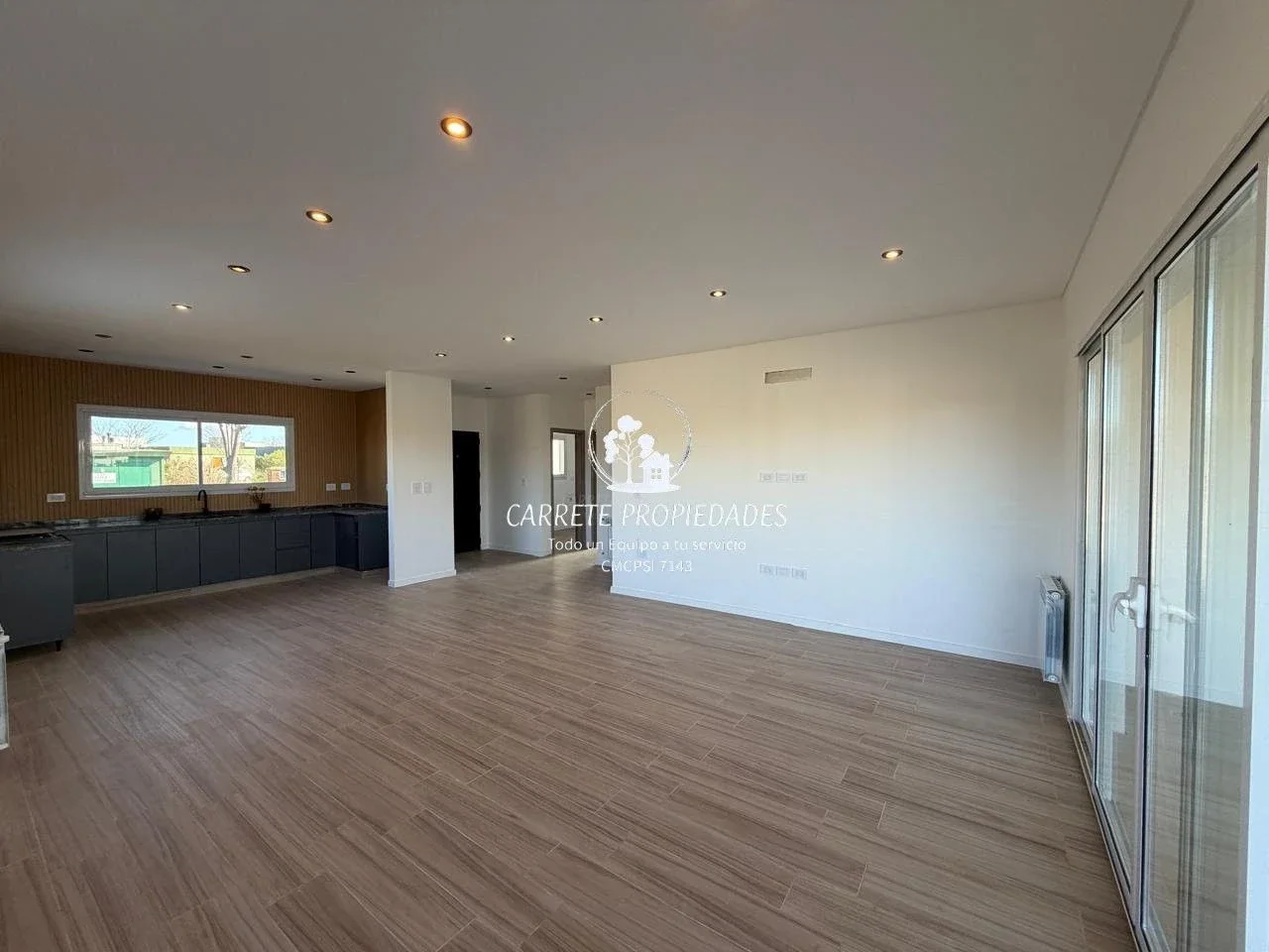 Casa de 5 ambientes en lote central en venta. Barrio San Ramón. Pilar del Este - Imagen 4