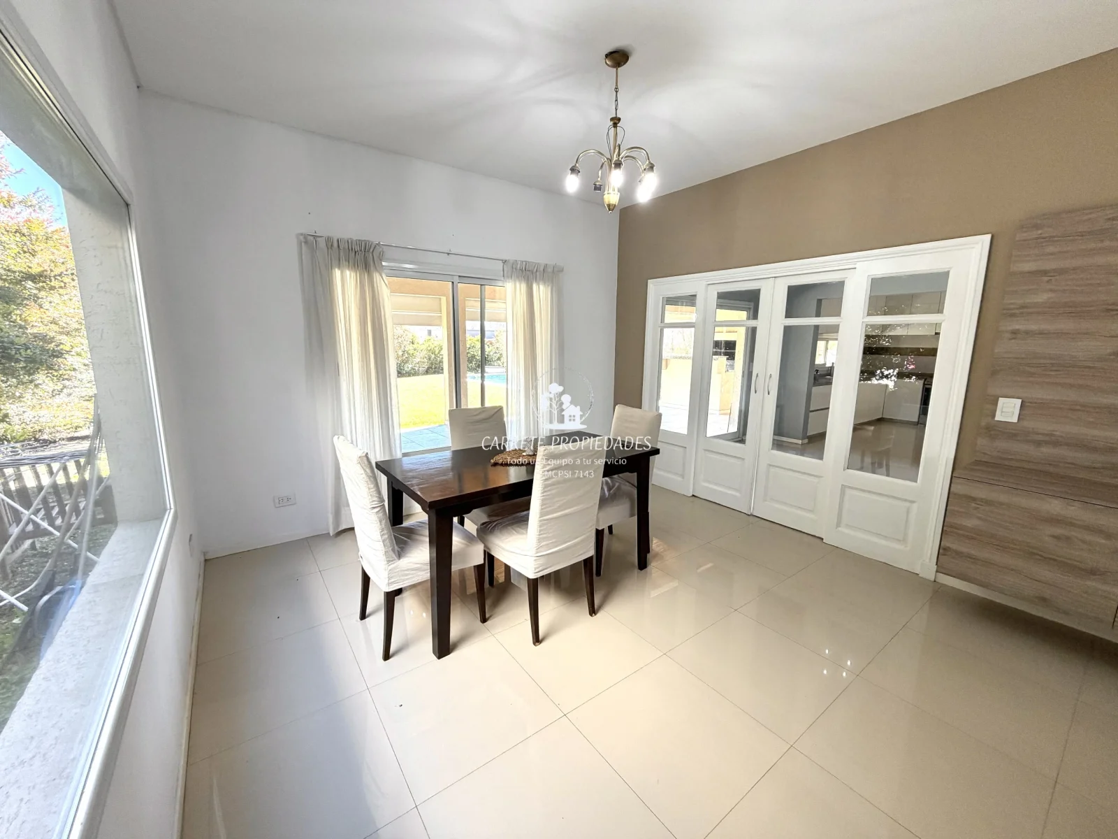 Casa en venta de 5 ambientes, pileta y cochera. Barrio Santa Guadalupe. Pilar - Imagen 3