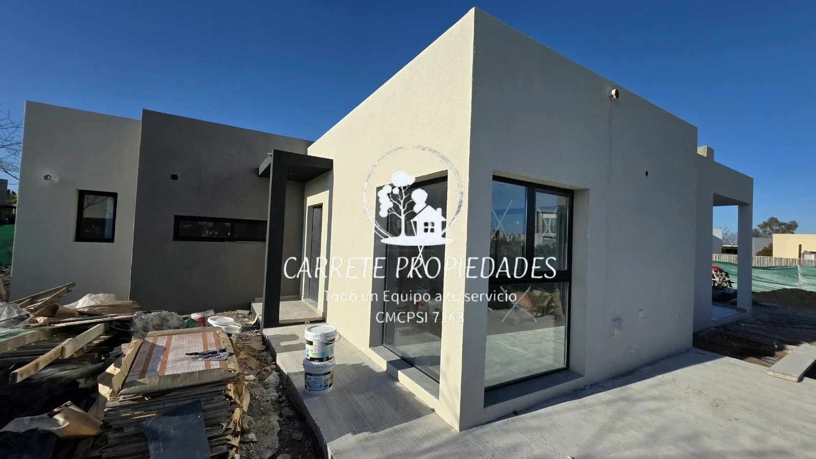 Casa en venta de 4 ambientes sobre lote interno, Barrio Santa Emilia. Pilar - Imagen 2
