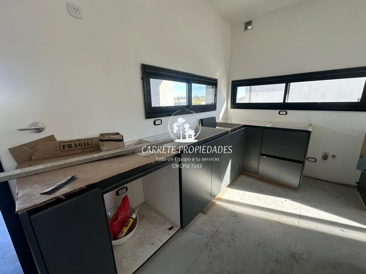 OPORTUNIDAD. Casa en venta de 5 amb. en lote interno. Barrio Santa Elena. Pilar - Imagen 5