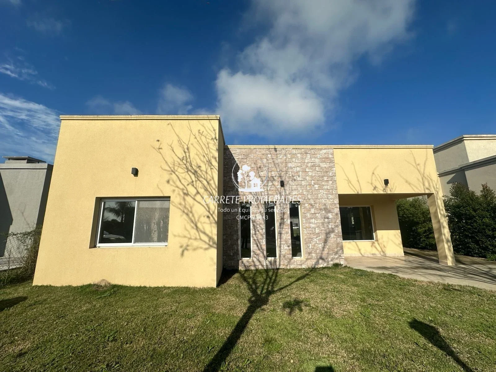 Casa en alquiler en Pilar del Este - Imagen 1