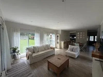Casa en venta de 5 ambientes y pileta. Barrio Santa Guadalupe. Pilar - Imagen 1