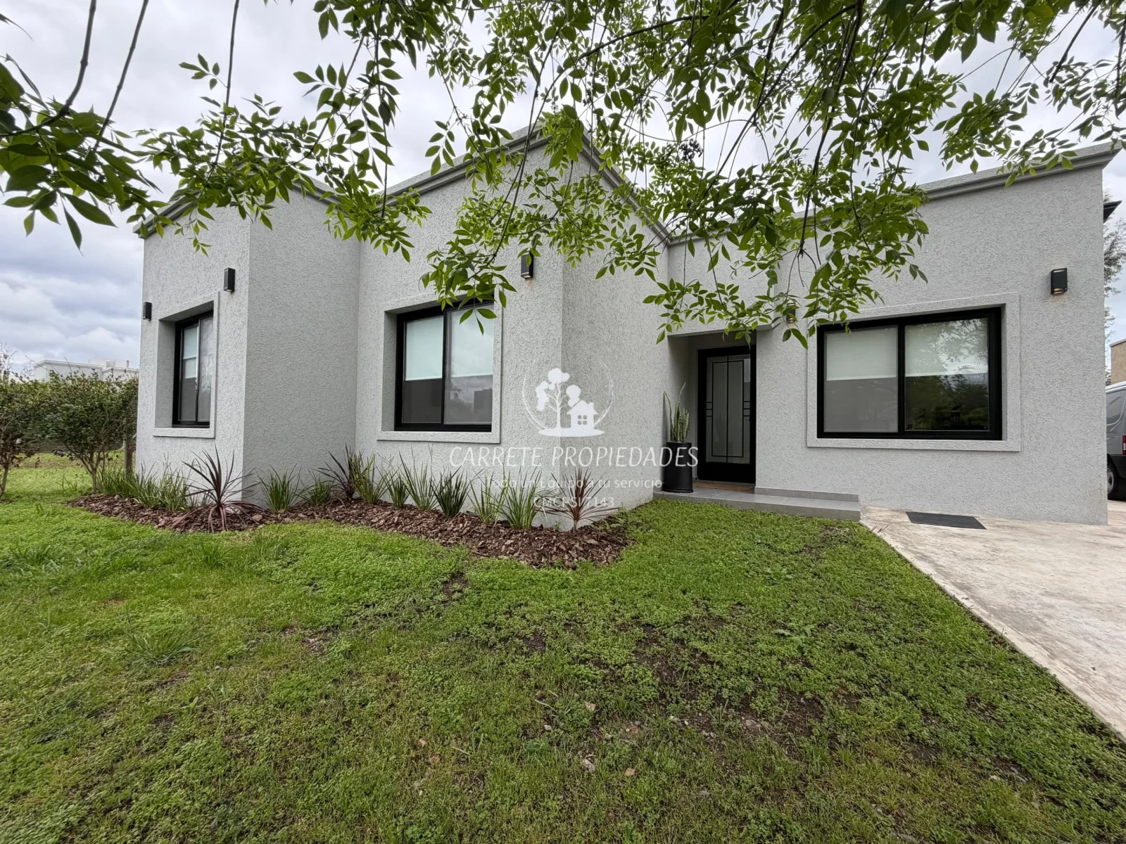 Casa en venta 5 ambientes con pileta. Barrio Santa Elena. Pilar. - Imagen 1