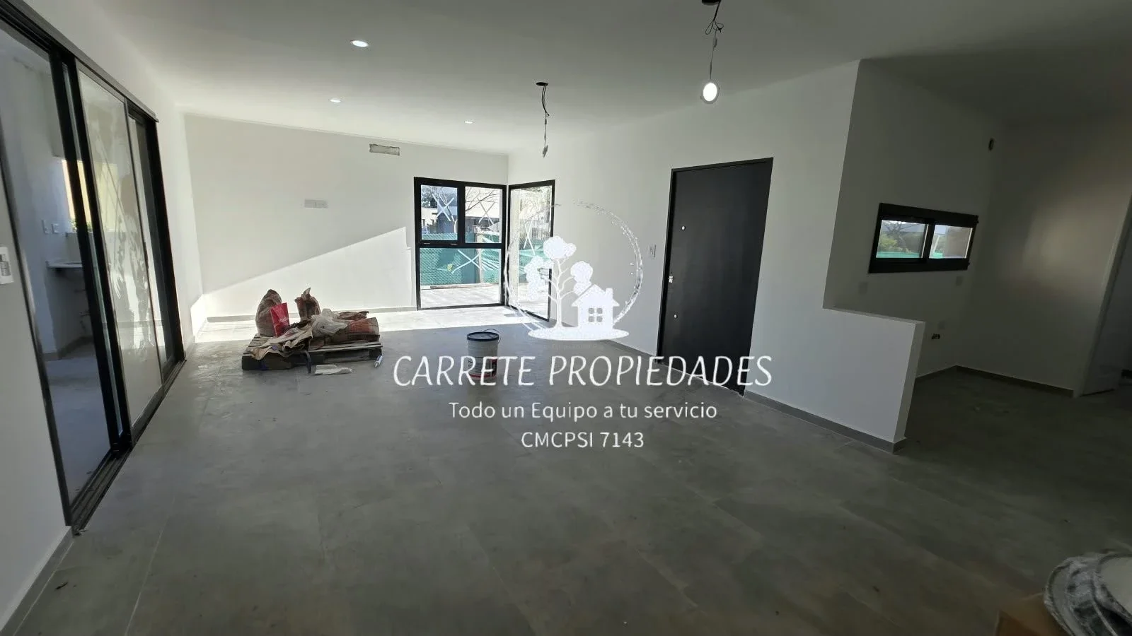 Casa en venta de 4 ambientes sobre lote interno, Barrio Santa Emilia. Pilar - Imagen 1