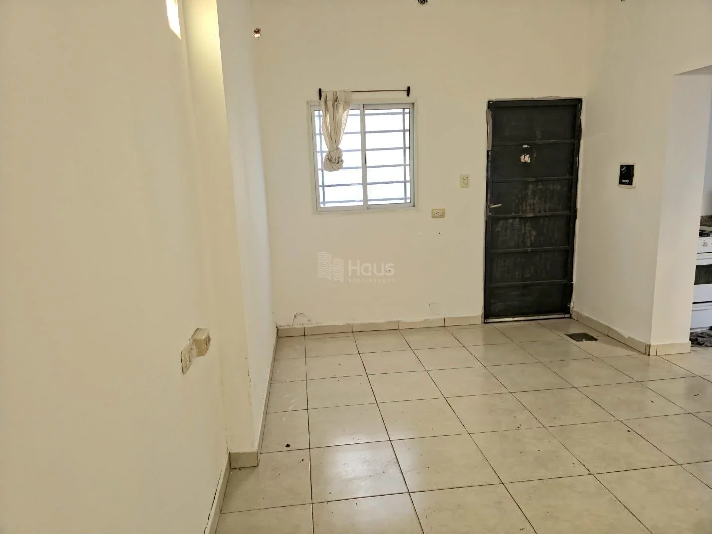 Venta terreno con dos casas y cochera - Omar Carrasco 2400 - Imagen 2