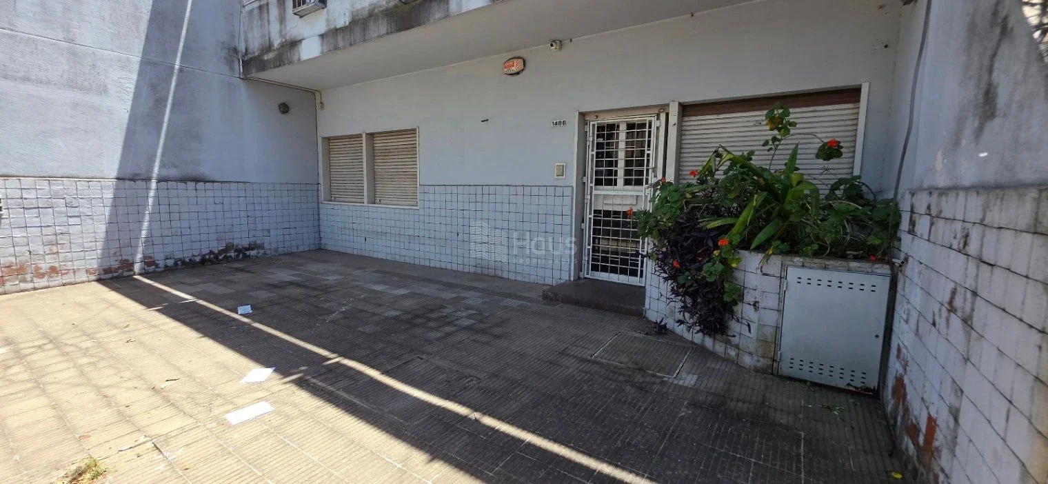 Alquiler Galpón/depósito y vivienda - Baigorria esquina Medrano - Imagen 4