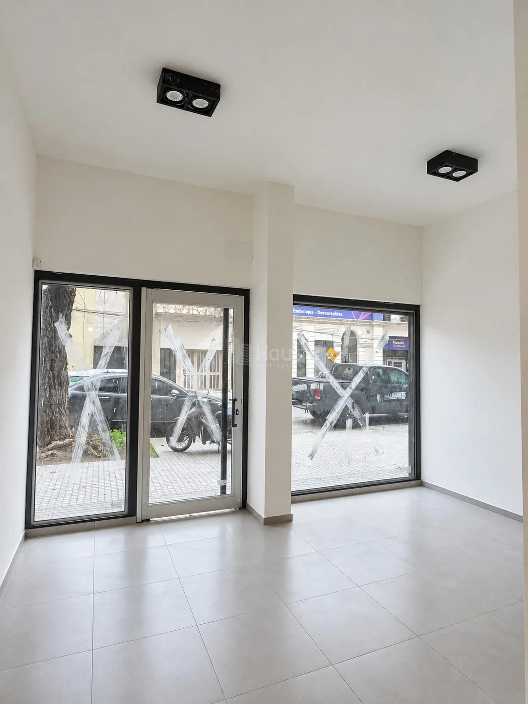Local comercial + 5 cocheras en Venta - Vera Mujica 800 - Imagen 3