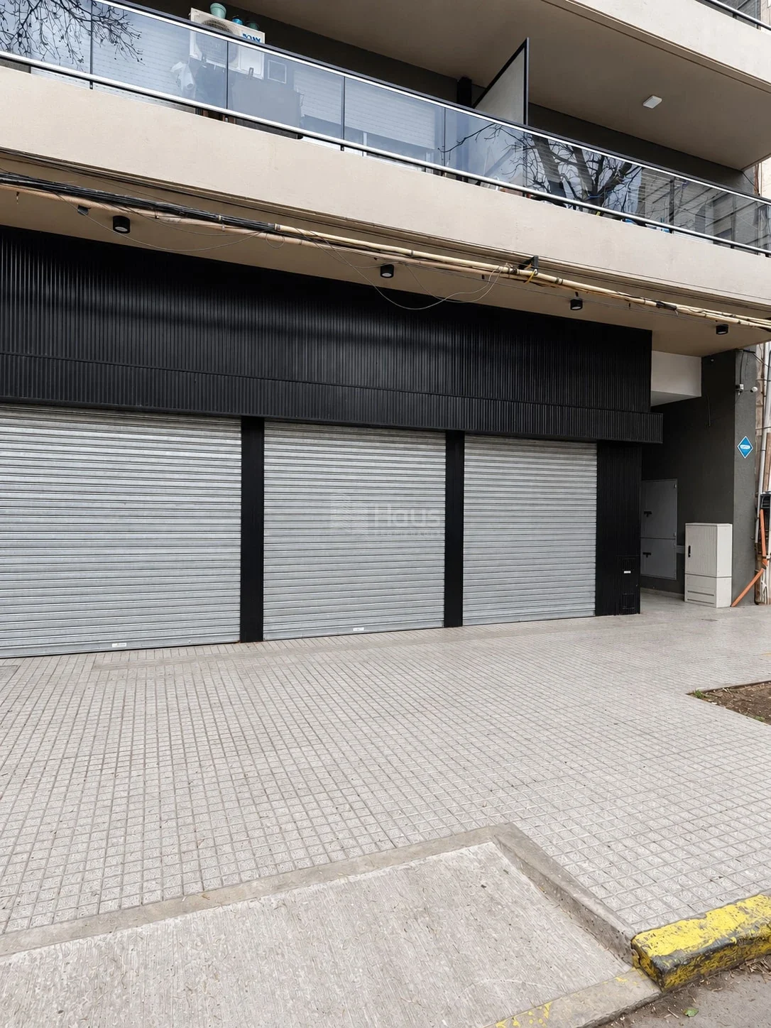 Local comercial + 5 cocheras en Venta - Vera Mujica 800 - Imagen 1