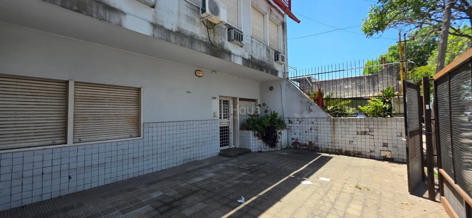 Alquiler Galpón/depósito y vivienda - Baigorria esquina Medrano - Imagen 3