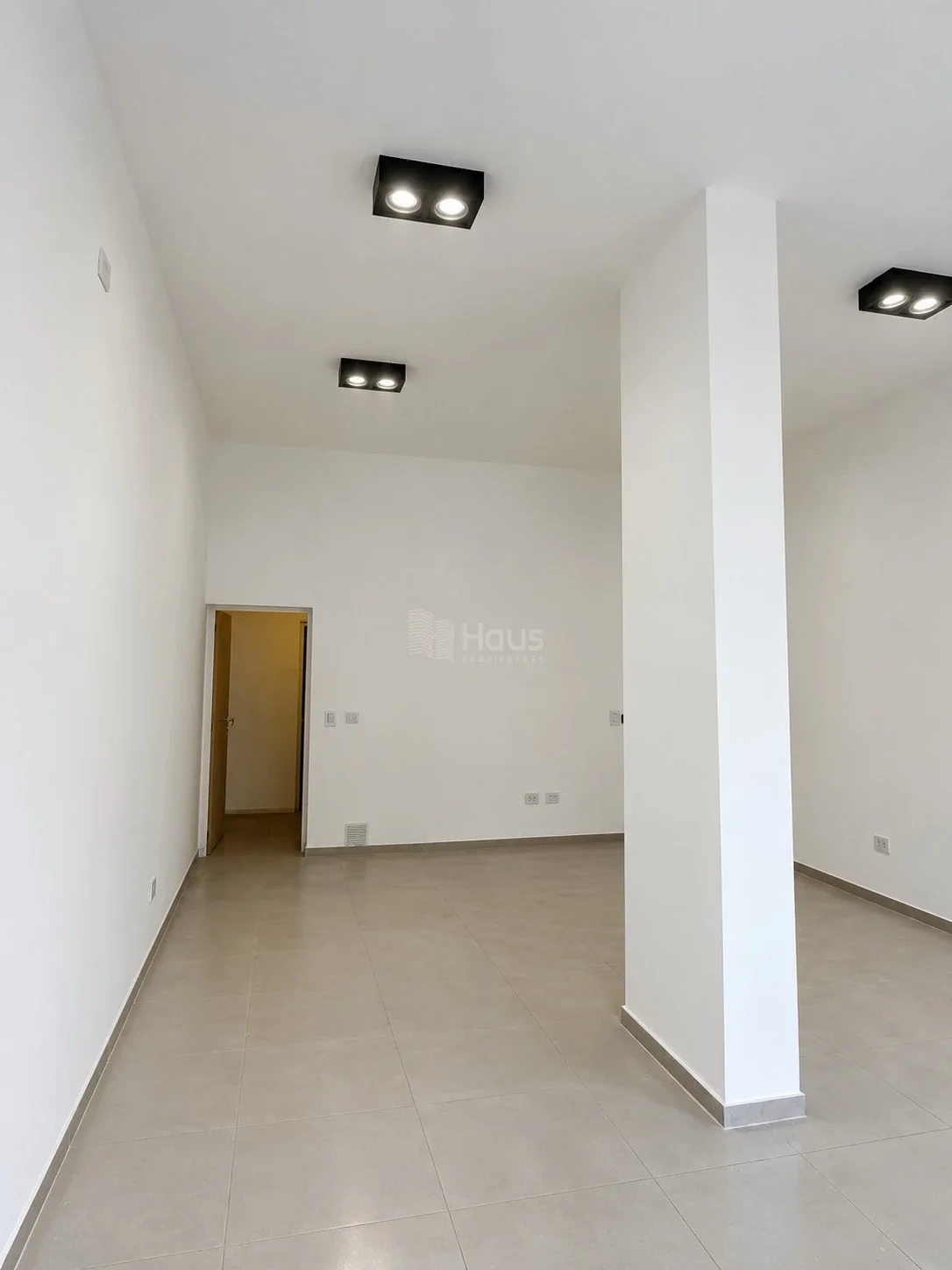 Local comercial + 5 cocheras en Venta - Vera Mujica 800 - Imagen 4
