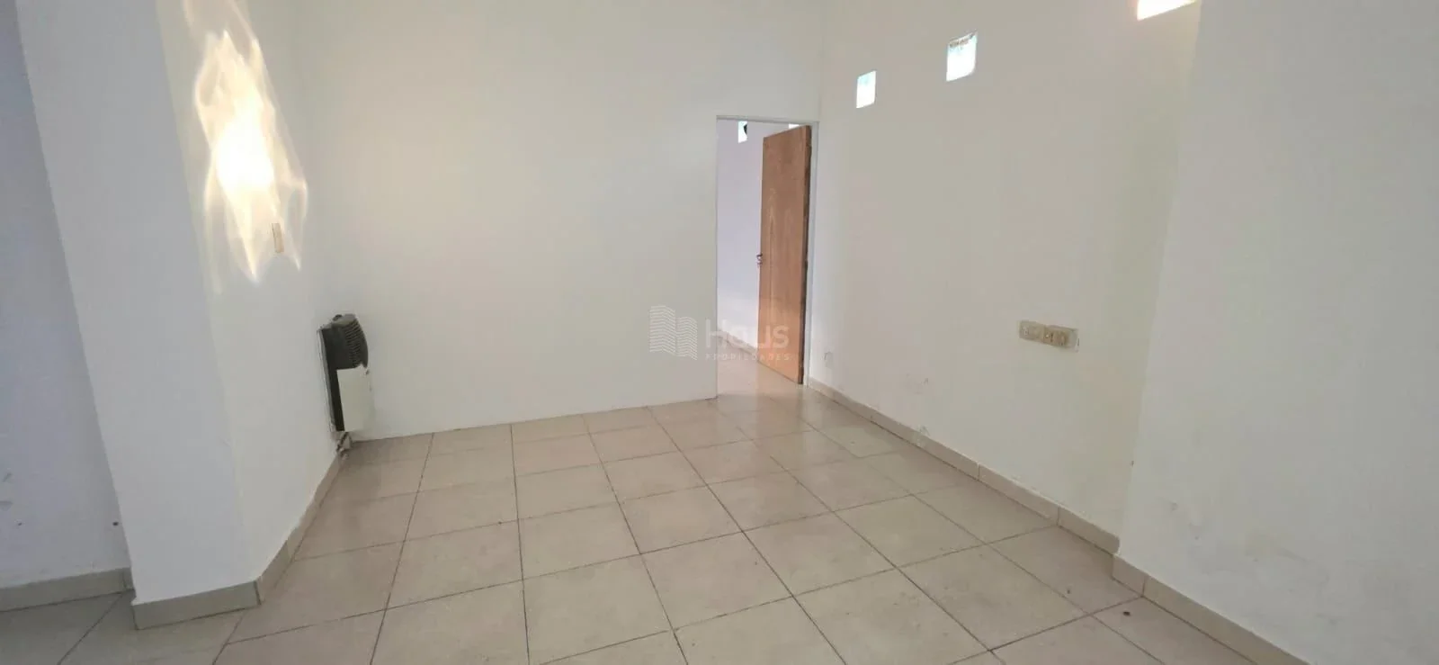 Venta terreno con dos casas y cochera - Omar Carrasco 2400 - Imagen 3