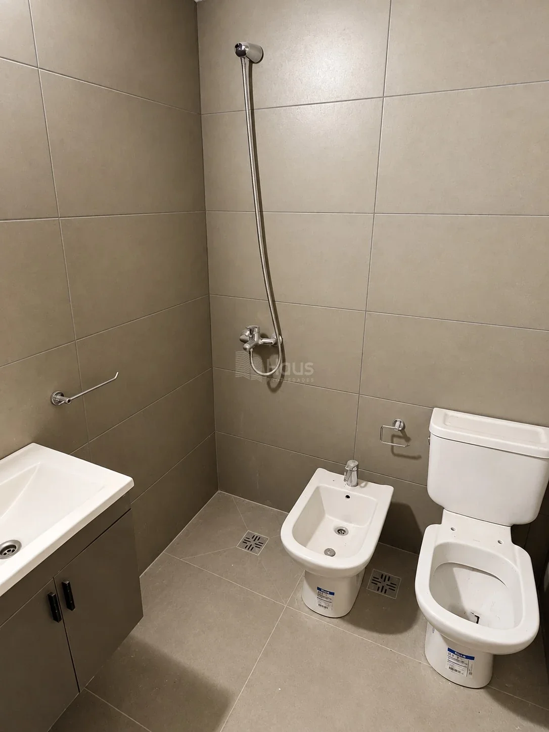 Local comercial + 5 cocheras en Venta - Vera Mujica 800 - Imagen 5