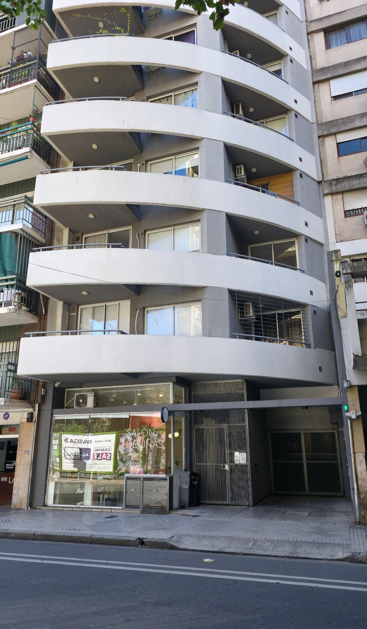 Venta 1 dormitorio y comodín con terraza exclusiva - Entre Rios 1500 - Imagen 2
