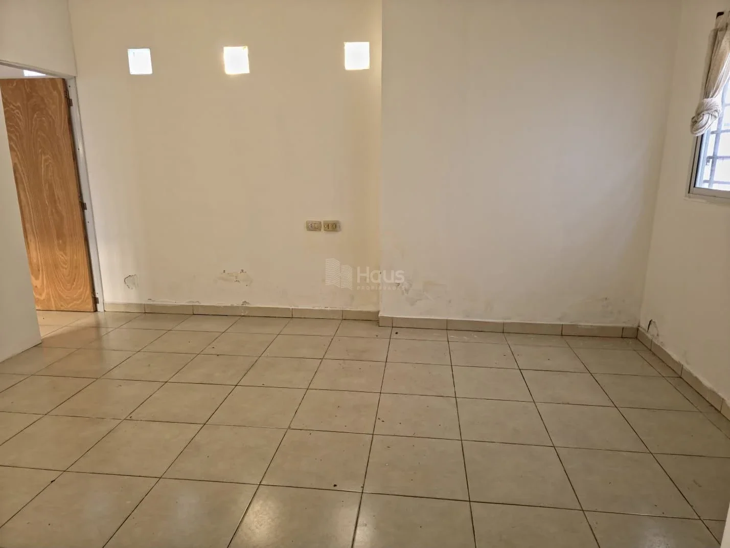 Venta terreno con dos casas y cochera - Omar Carrasco 2400 - Imagen 4