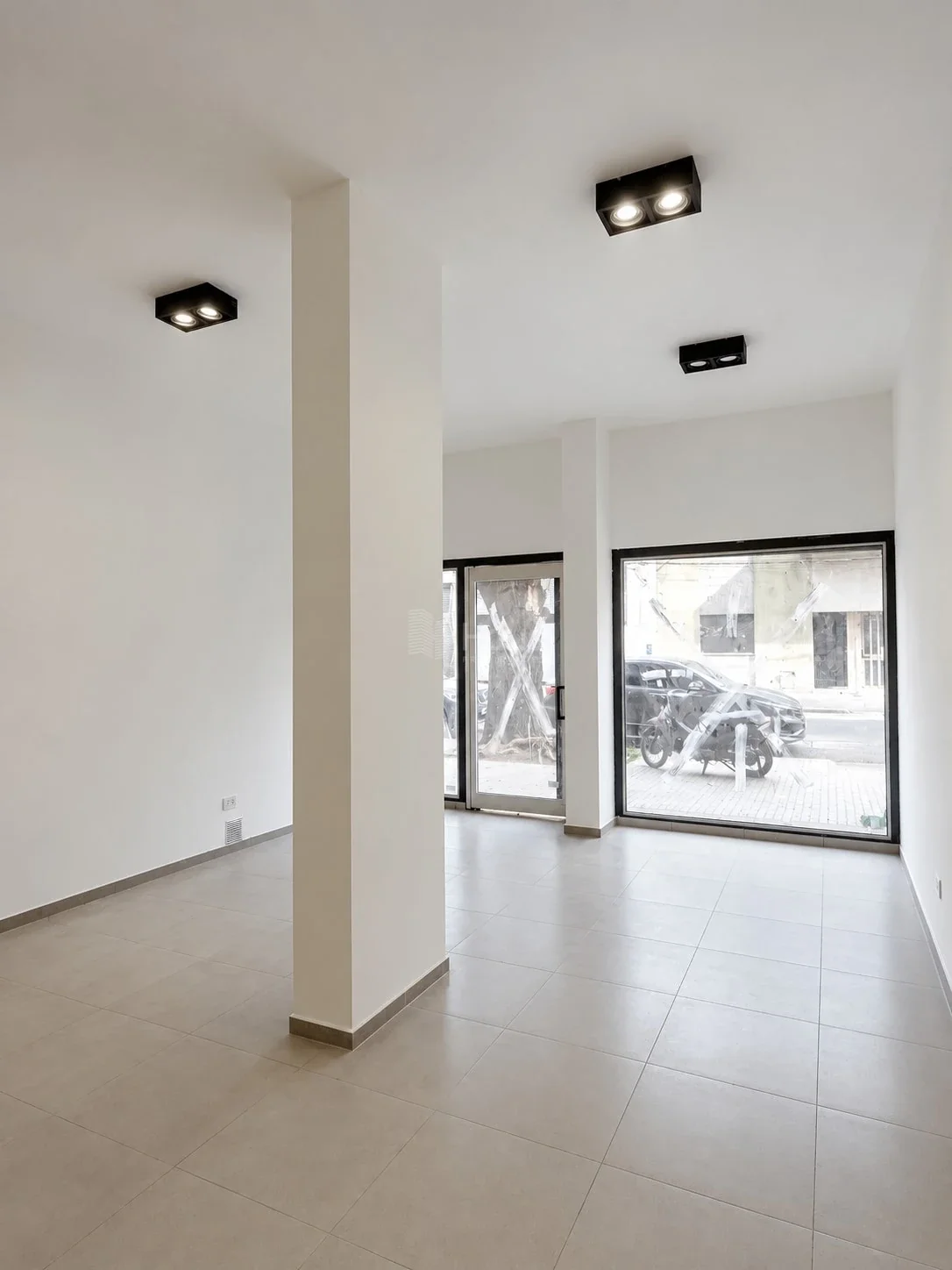 Local comercial + 5 cocheras en Venta - Vera Mujica 800 - Imagen 2
