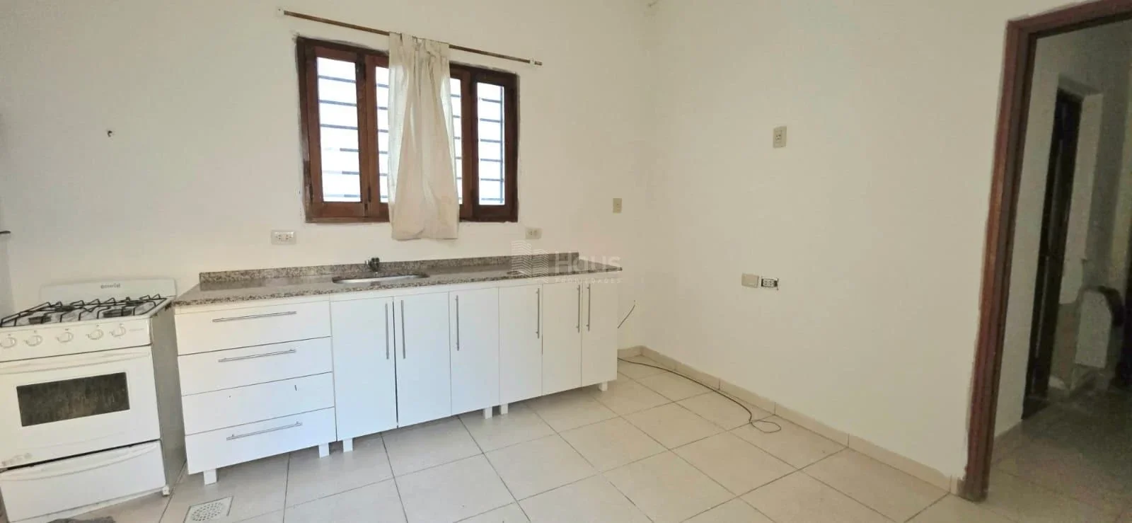 Venta terreno con dos casas y cochera - Omar Carrasco 2400 - Imagen 5