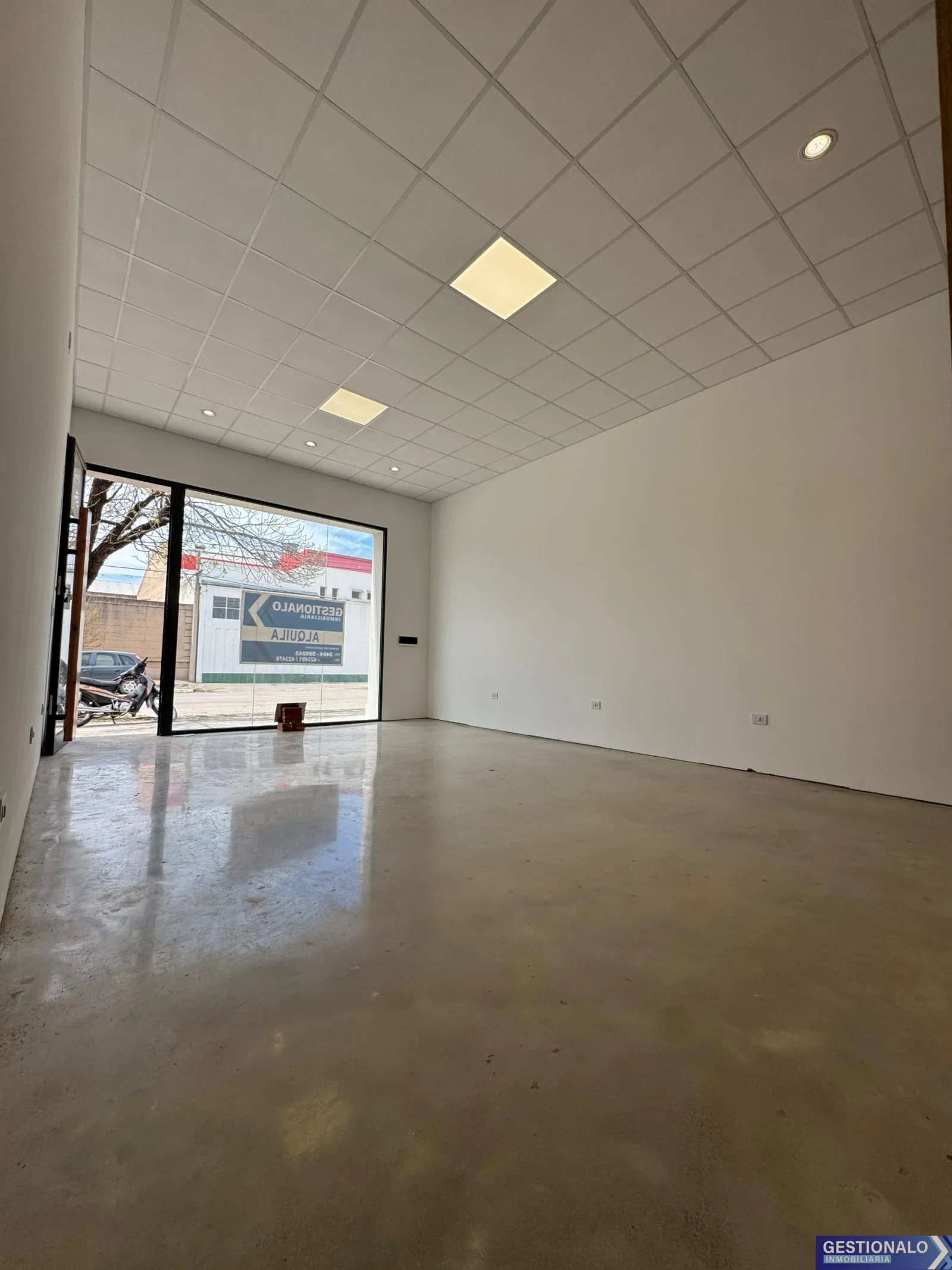 Local comercial en alquiler ubicado en San Carlos Centro - Imagen 2