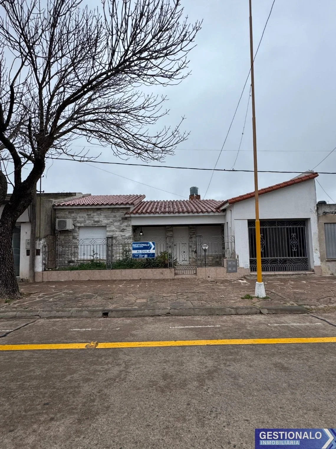 Casa en alquiler c/ cochera en San Carlos Centro - Imagen 1