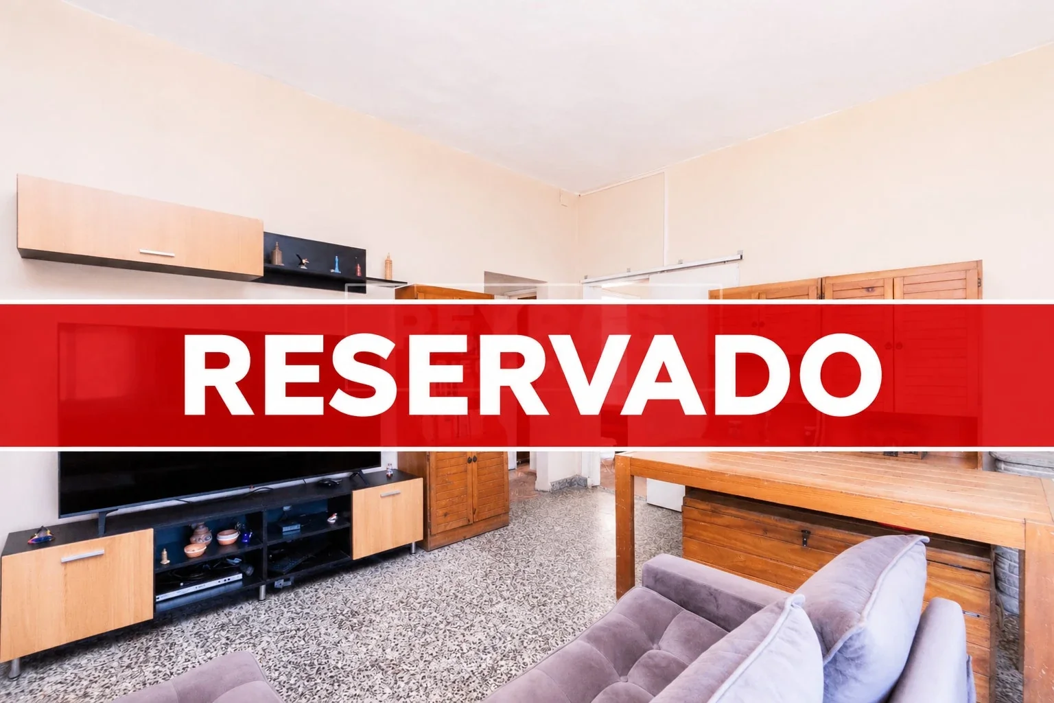 Casa en lote propio con cochera y terraza - Imagen 1