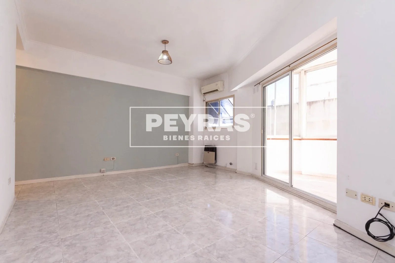 Departamento 2 ambientes y medio con patio y balcón en Lanús Este. - Imagen 4
