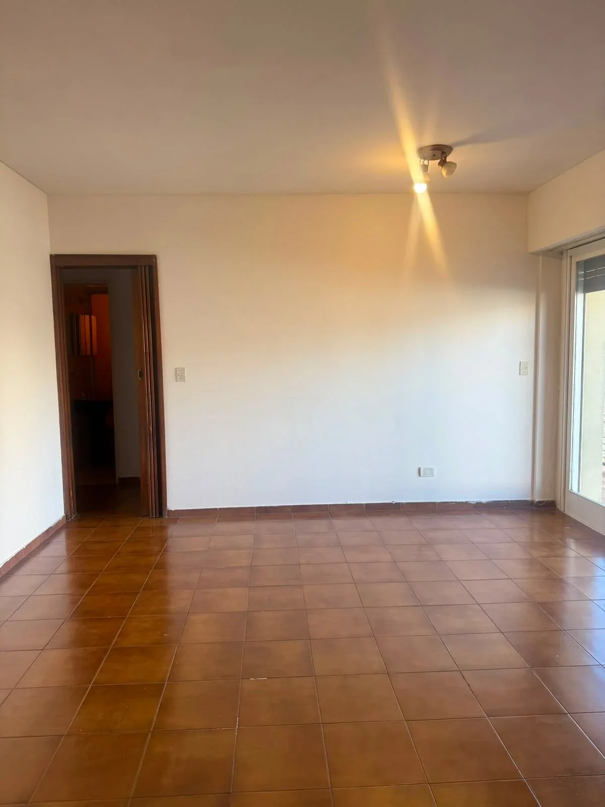 Departamento en alquiler c/ cochera en Lanús Este - Imagen 3