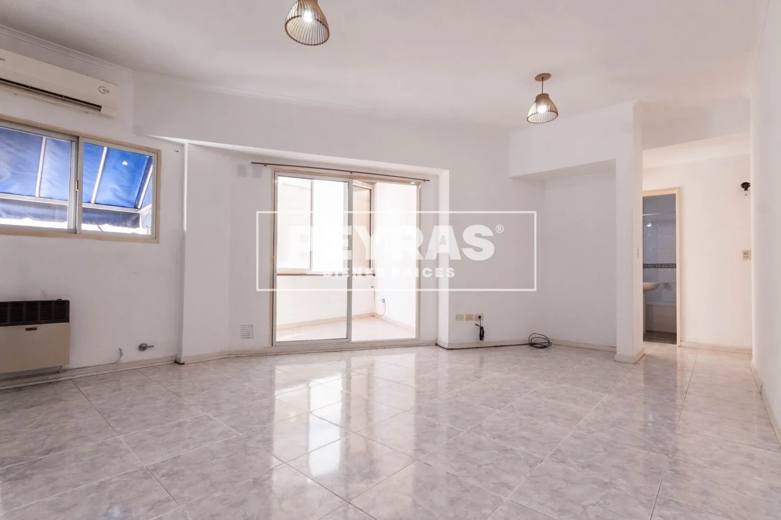 Departamento 2 ambientes y medio con patio y balcón en Lanús Este. - Imagen 1