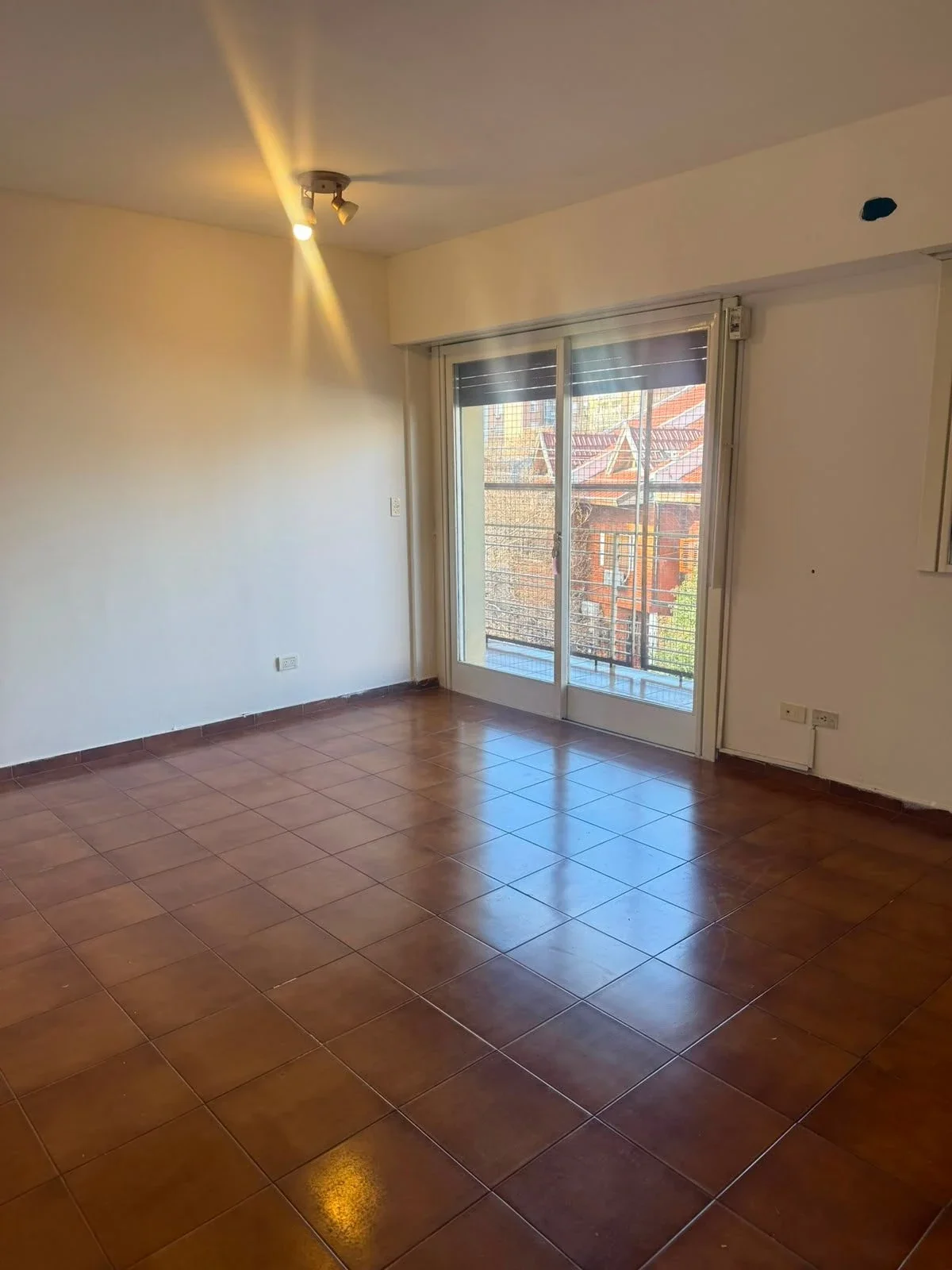 Departamento en alquiler c/ cochera en Lanús Este - Imagen 2