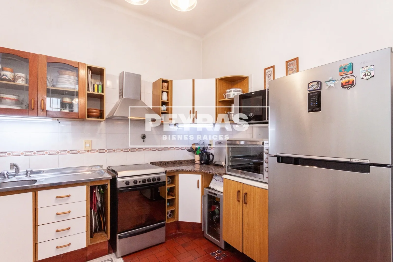 Casa 4 Ambientes con Parque, Quincho y Cochera en Lanús Este - Imagen 5