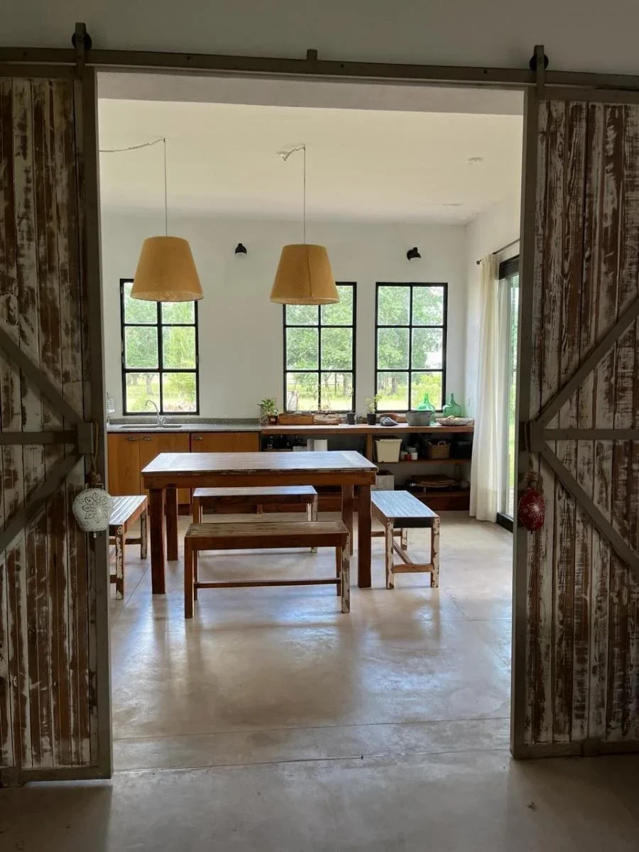 Casa 4 ambientes con parrilla, galería y pileta | Chacras de La Trinidad - Imagen 2