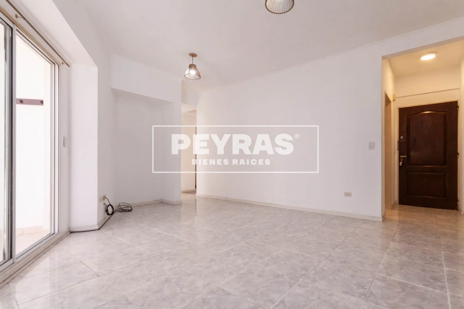 Departamento 2 ambientes y medio con patio y balcón en Lanús Este. - Imagen 2