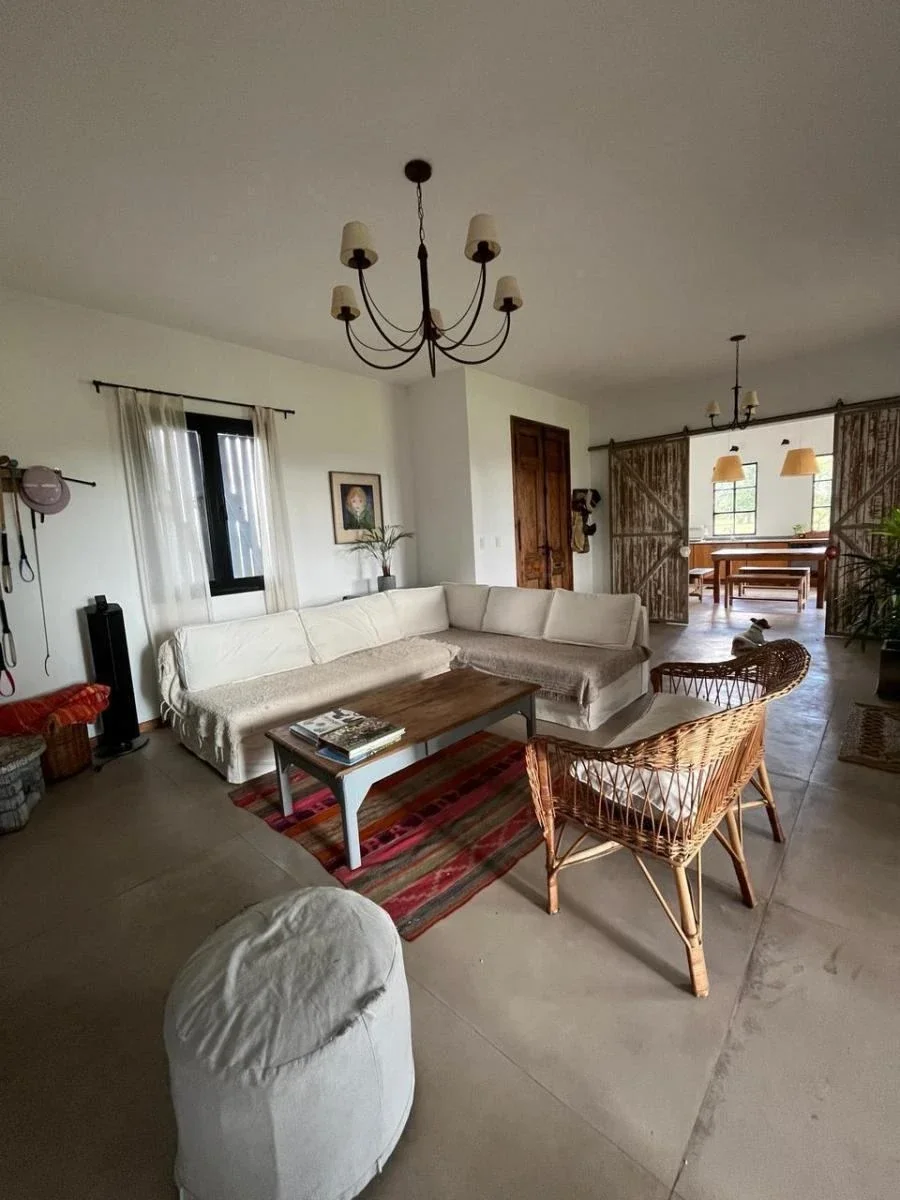 Casa 4 ambientes con parrilla, galería y pileta | Chacras de La Trinidad - Imagen 1