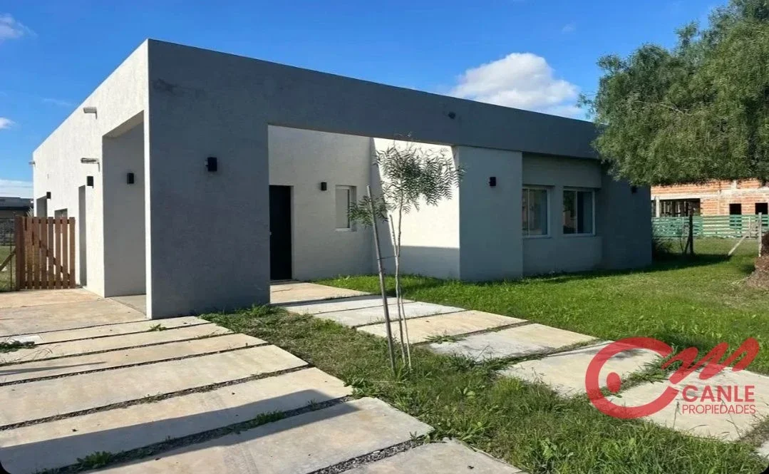 Casa en venta c/ cochera en San Sebastián - Imagen 1