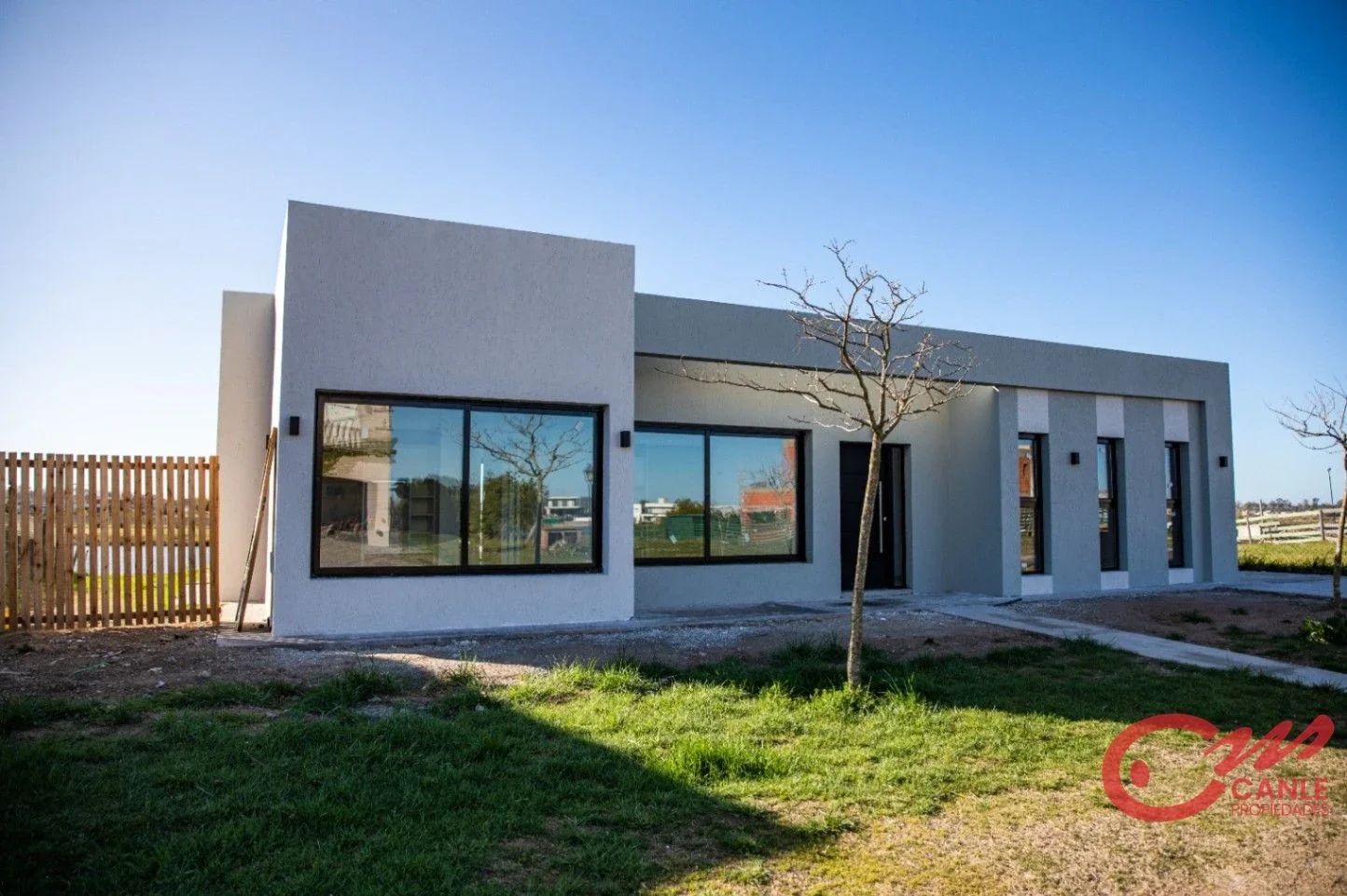 Casa en venta a la laguna en San Sebastián. Apto Credito - Imagen 1