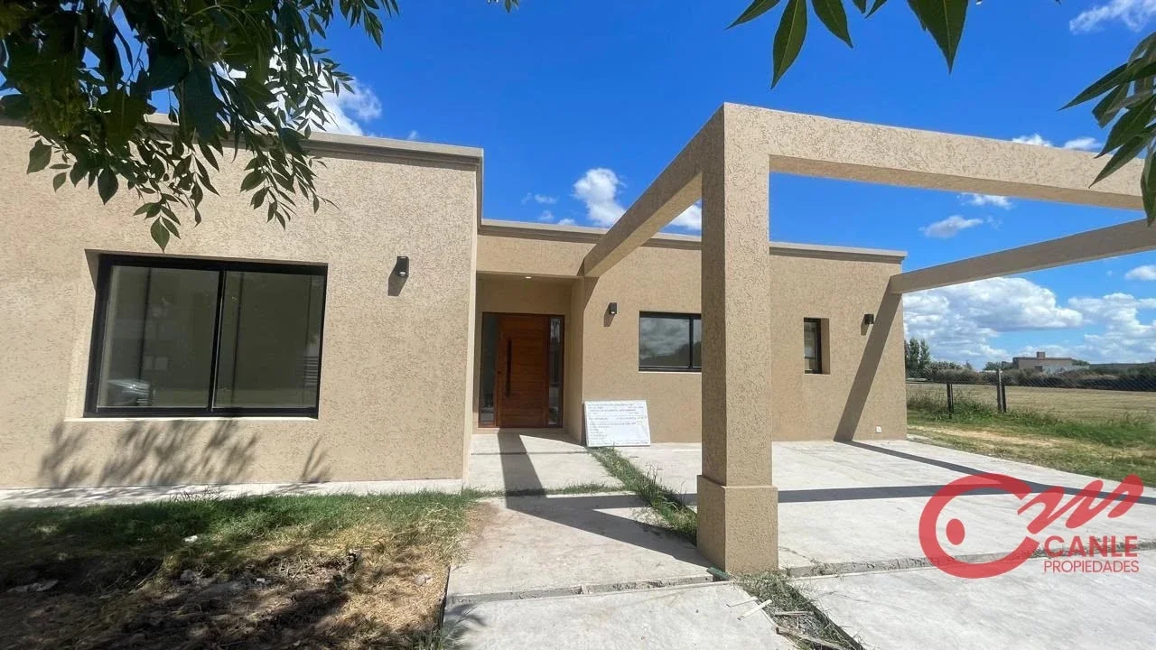 Casa en venta c/ cochera en San Sebastián - Imagen 1