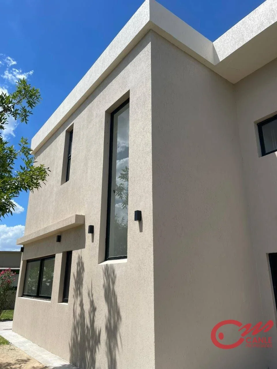 Casa en venta c/ cochera en San Sebastián - Imagen 2