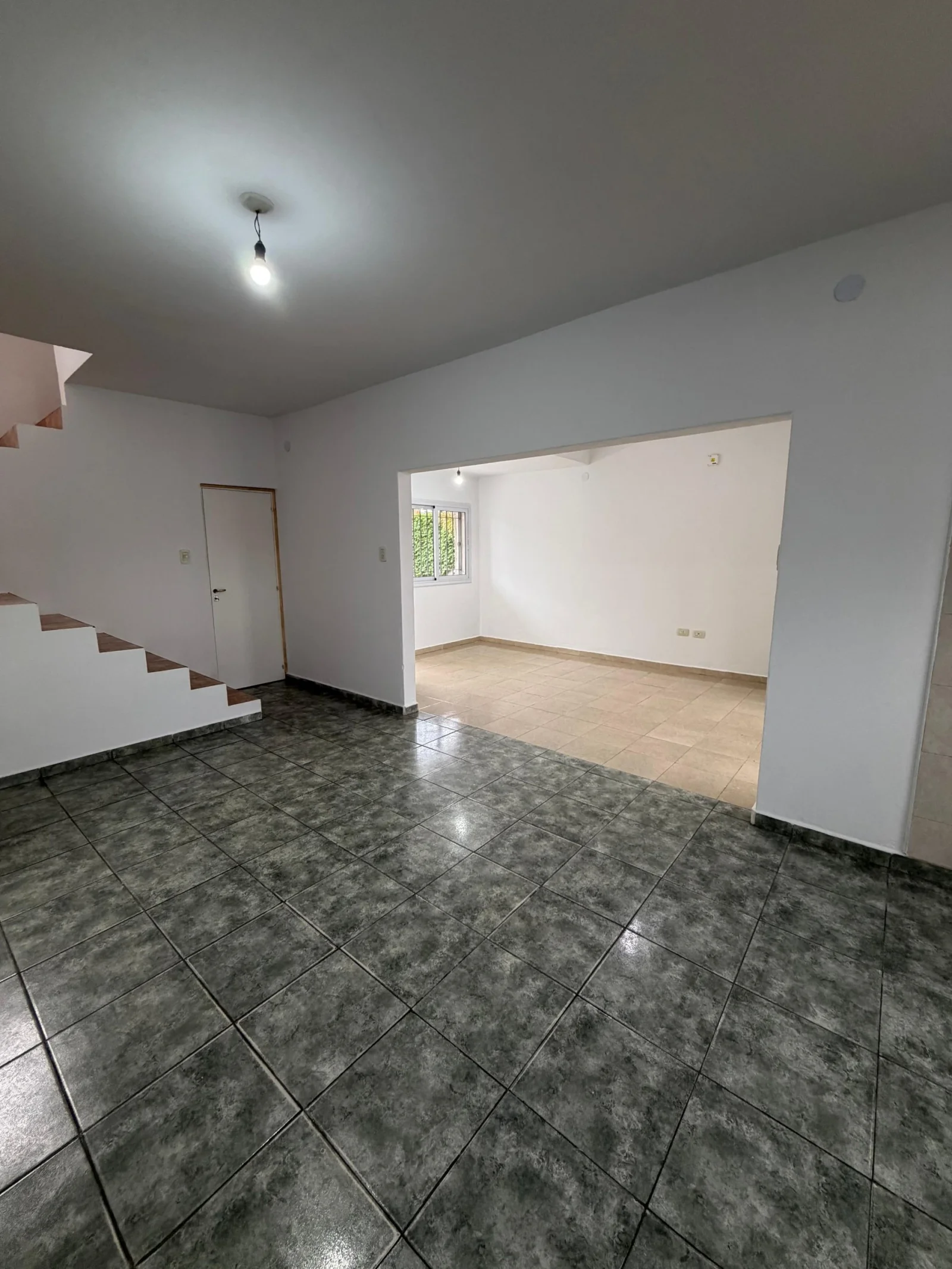 Casa en alquiler c/ cochera en Almafuerte - Imagen 2